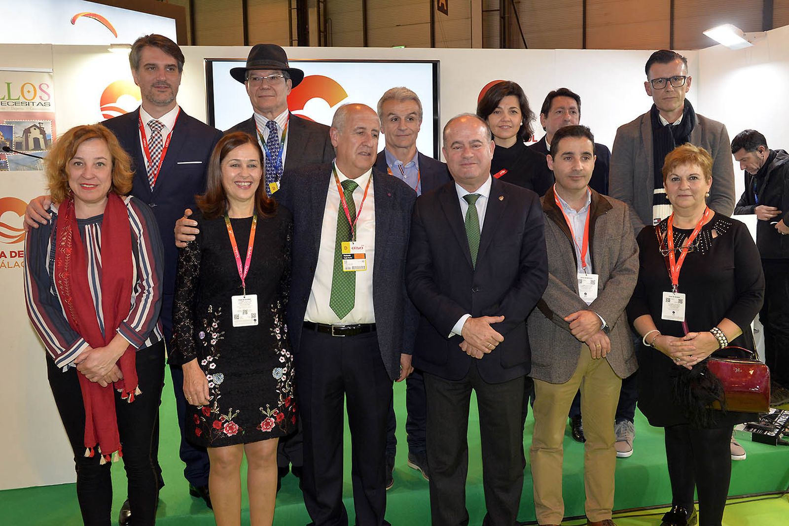 Algunos de los alcaldes y concejales que participaron en la presentación.