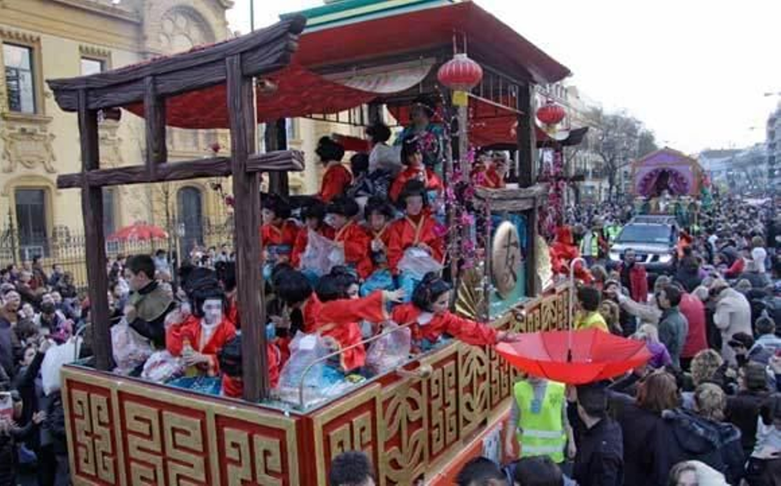 Imáganes de la Cabalgata de los Reyes Magos del Atenero de Sevilla.

Foto: Juan Carlos  Vázquez/B.Vargas/Manuel Gómez
