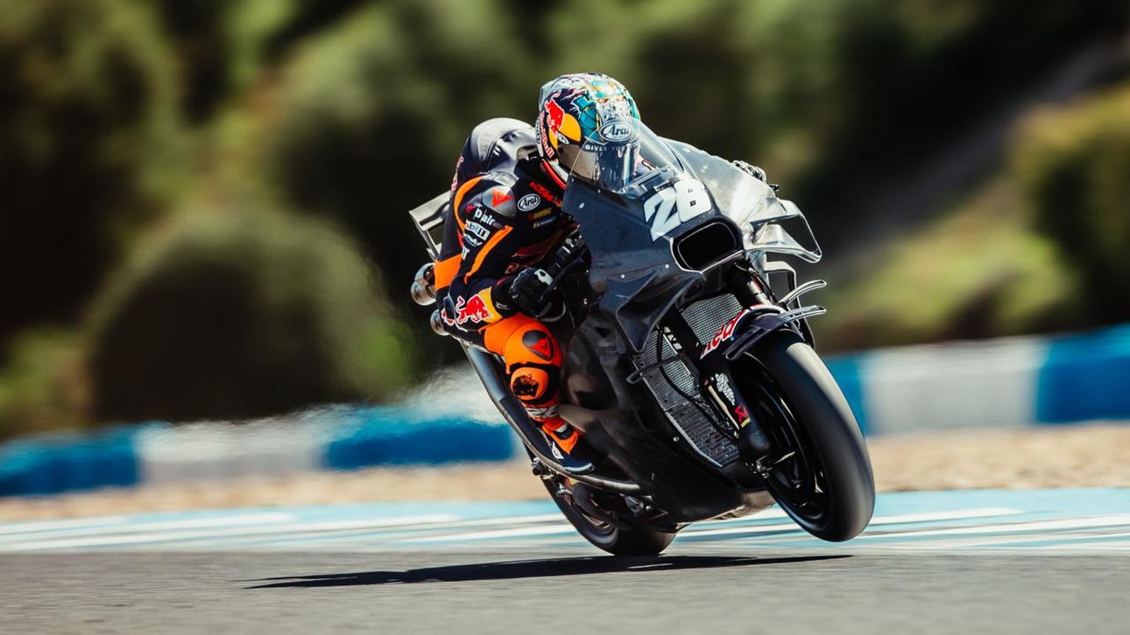 El piloto de Sabadell, saliendo de la curva Sito Pons en unos entrenamientos con KTM en Jerez.