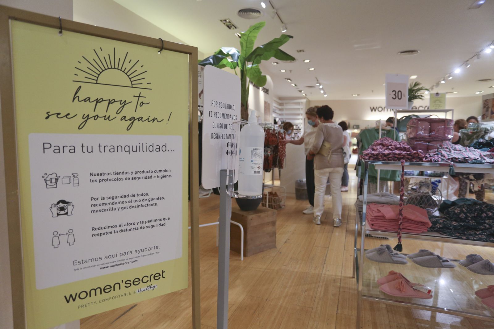 Las fotos de los centros comerciales de Málaga abiertos, en la fase 2 de la desescalada