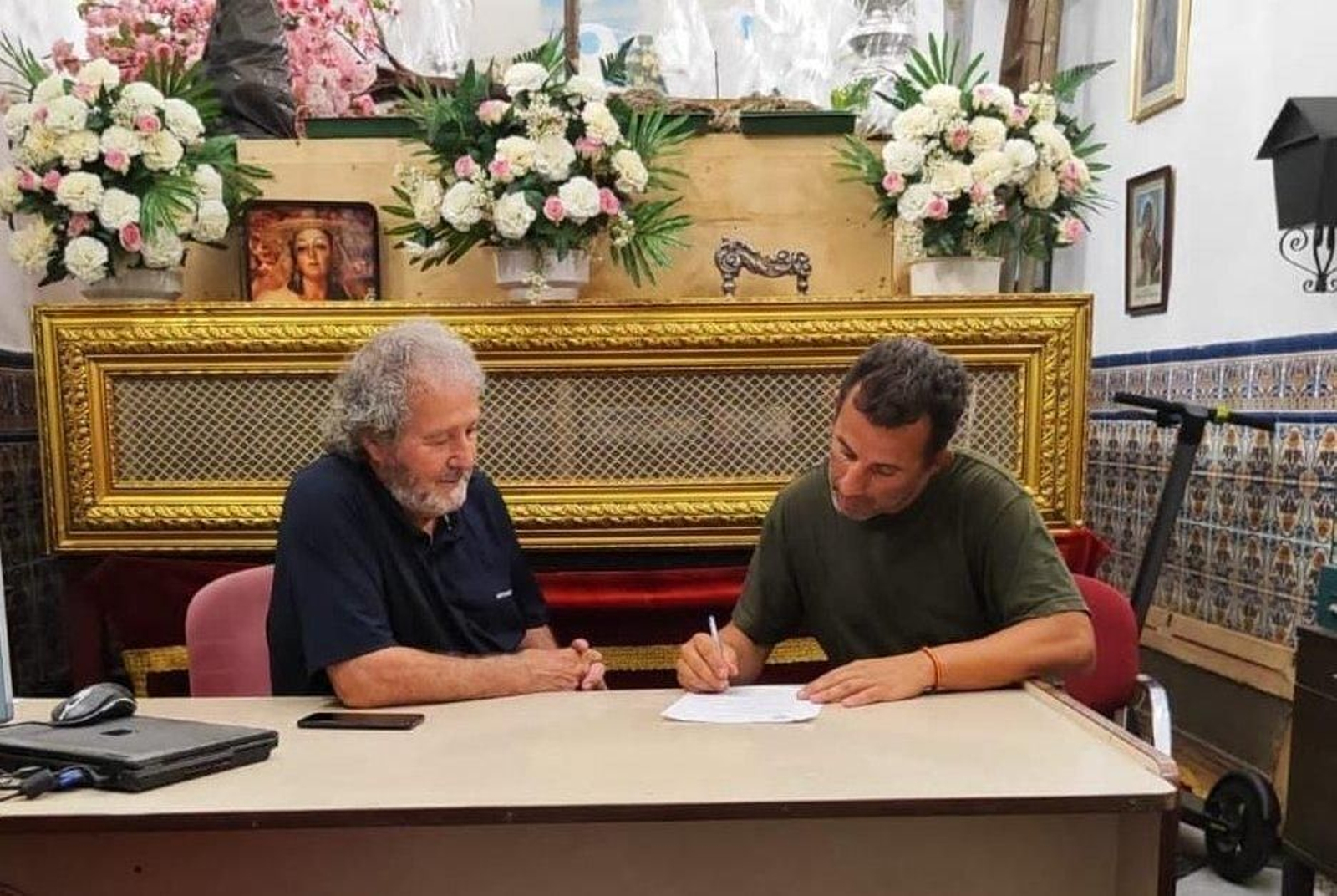 Firma del contrato entre las dos partes