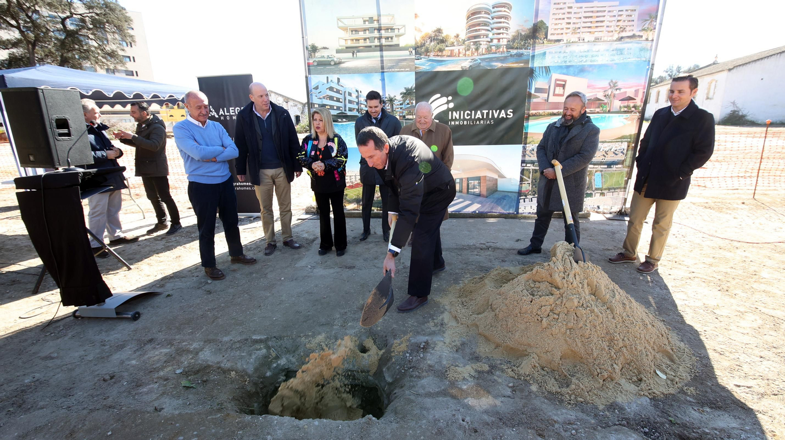 Primera piedra del proyecto residencial Willians Plaza en Jerez