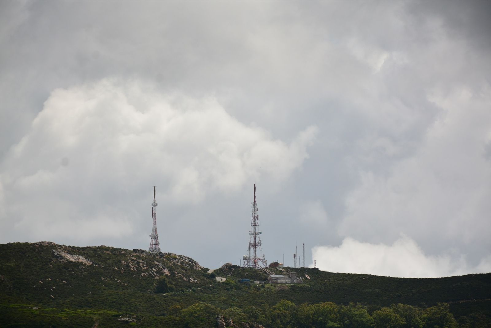 Los repetidores de televisión, situados en Sierra Carbonera.