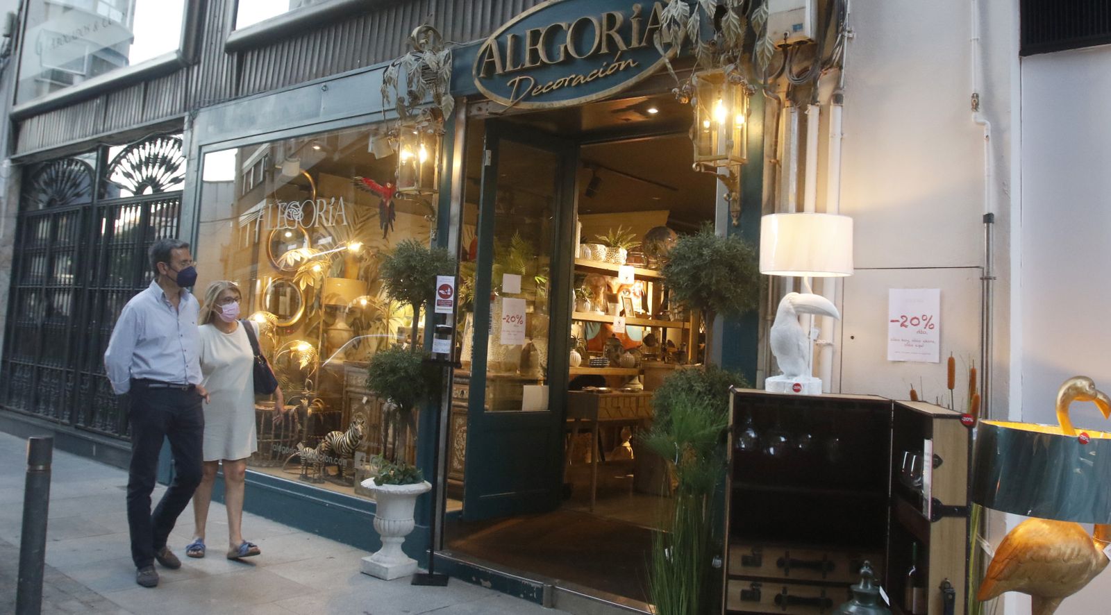 La "noche más larga" del comercio del Centro y la Judería de Córdoba, en fotografías