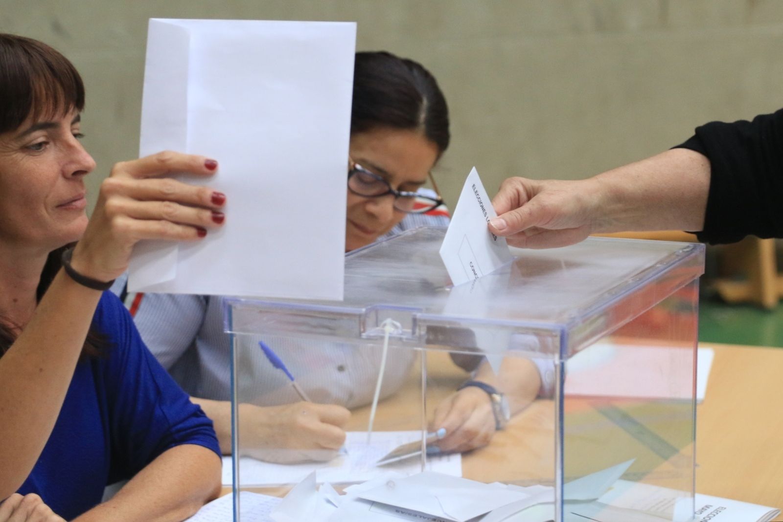 Imágenes de las votaciones en las Elecciones Municipales 2023, en Almería capital