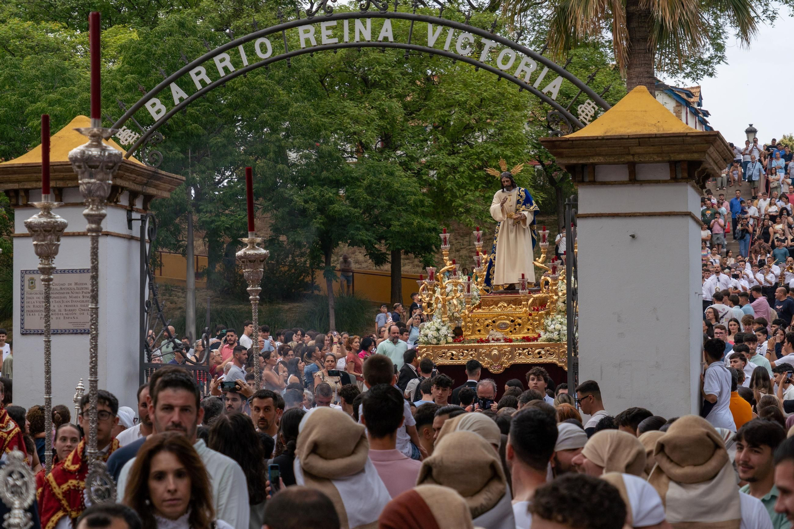 Imágenes del traslado del Cristo del Amor a la Concepción
