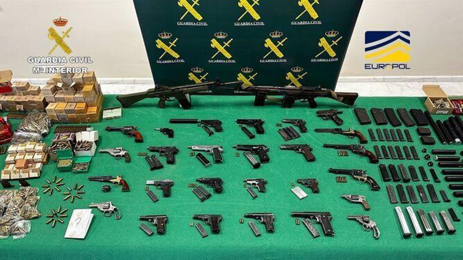 Armas incautadas en el marco de la operación internacional Carmelo en diciembre de 2023.