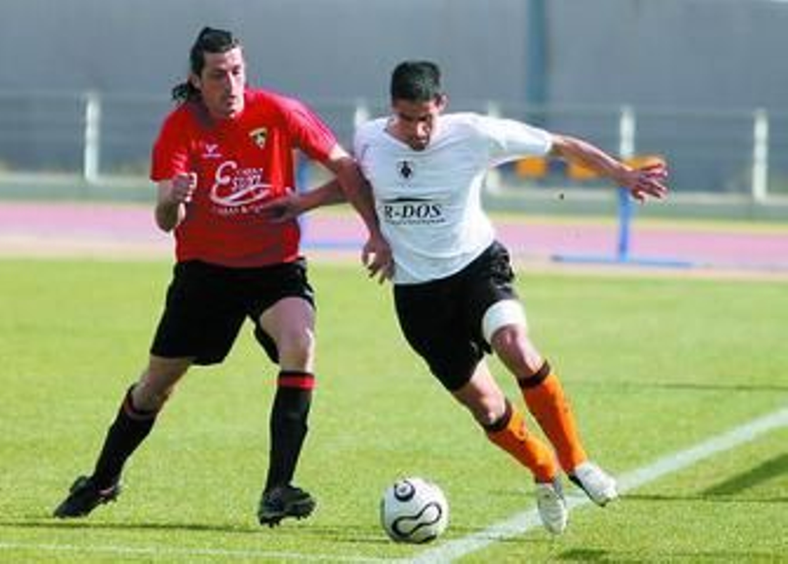 Gregorio Molina, izquierda, una baja importante para el Ayamonte de cara al choque con el Villanueva. Gregorio Molina, izquierda, una baja importante para el Ayamonte de cara al choque con el Villanueva.