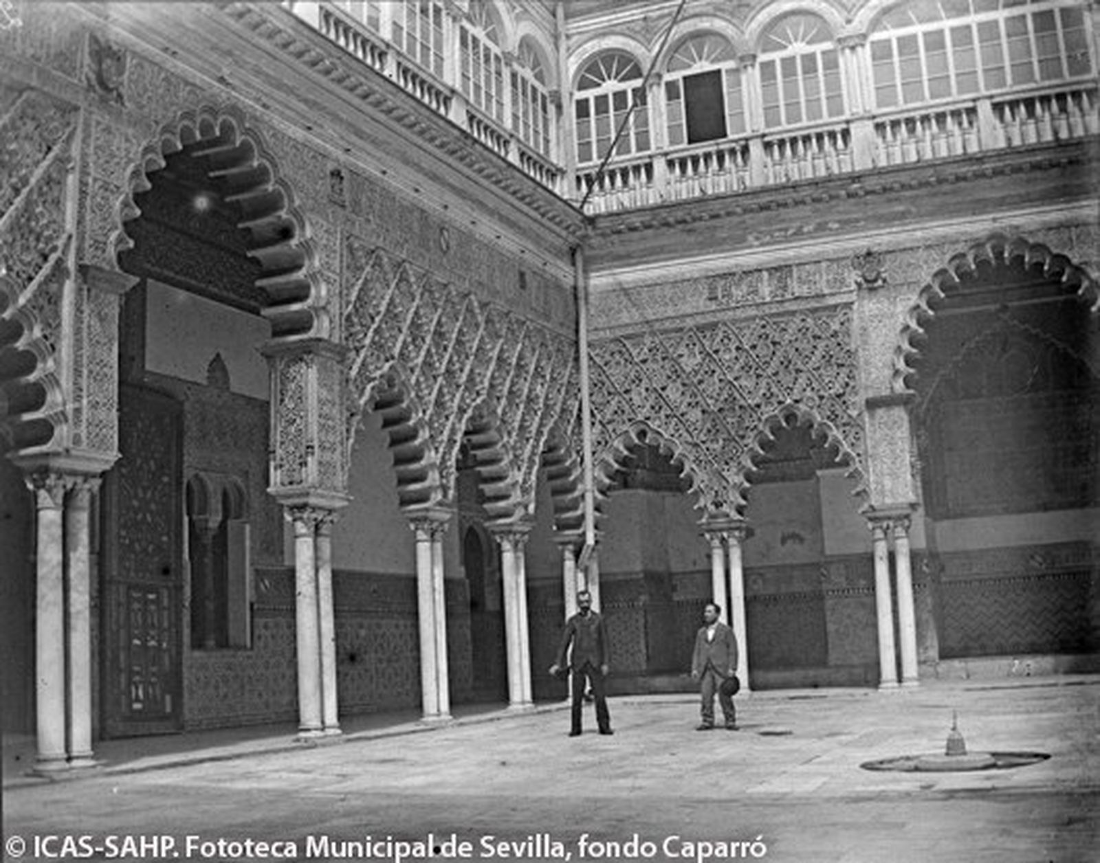 Paseo gráfico por la historia reciente del Alcázar de Sevilla