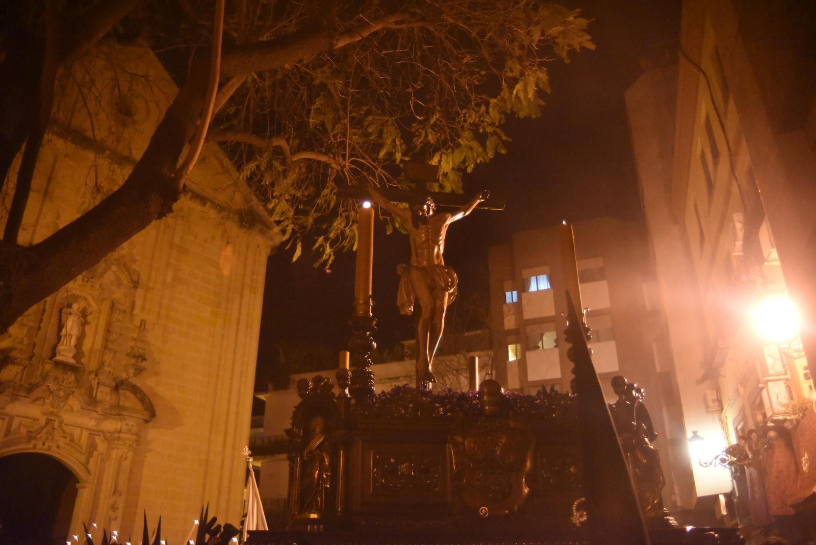La procesión de la Buena Muerte en la Madrugada de Córdoba, en imágenes