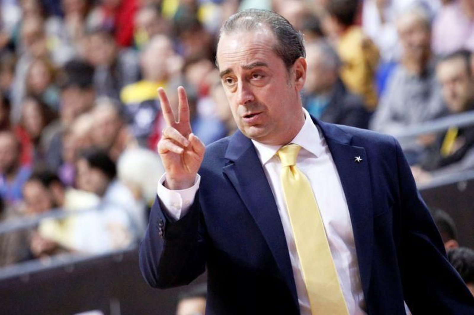 Txus Vidorreta da órdenes.