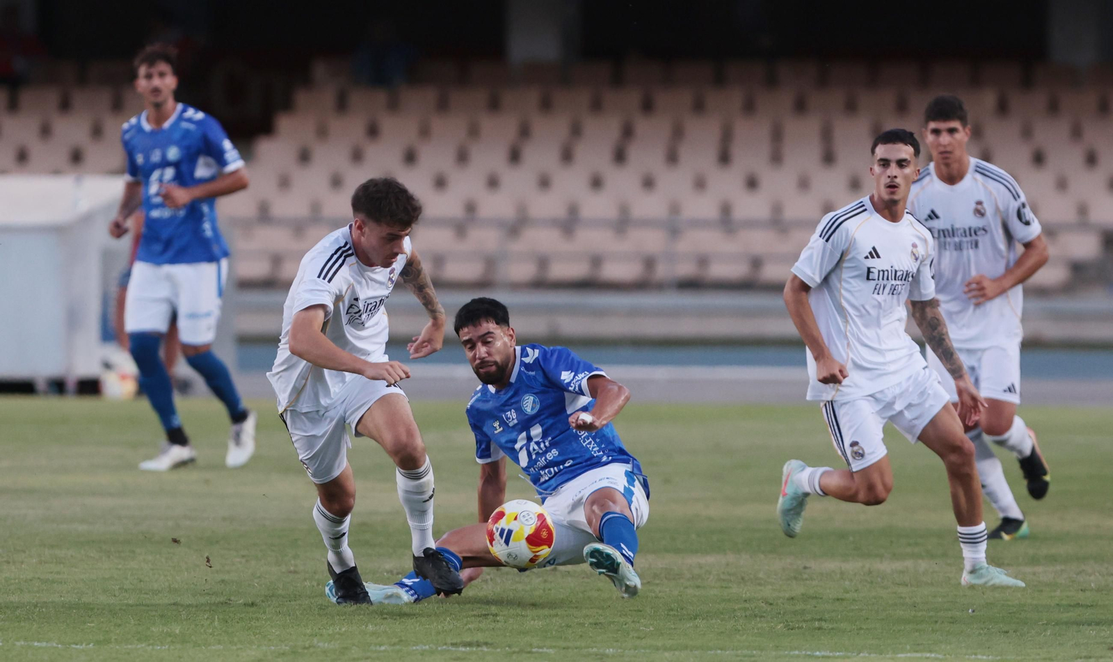 Imágenes del Trofeo de la Vendimia entre  Xerez DFC contra Real Madrid C en Chapín