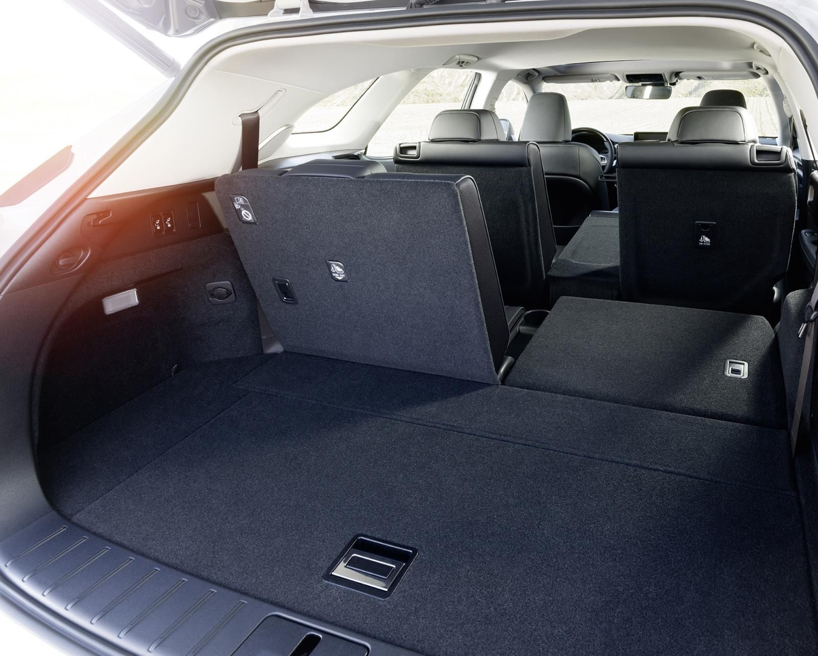 Galería de fotos del nuevo Lexus RX L: el SUV de 7 plazas