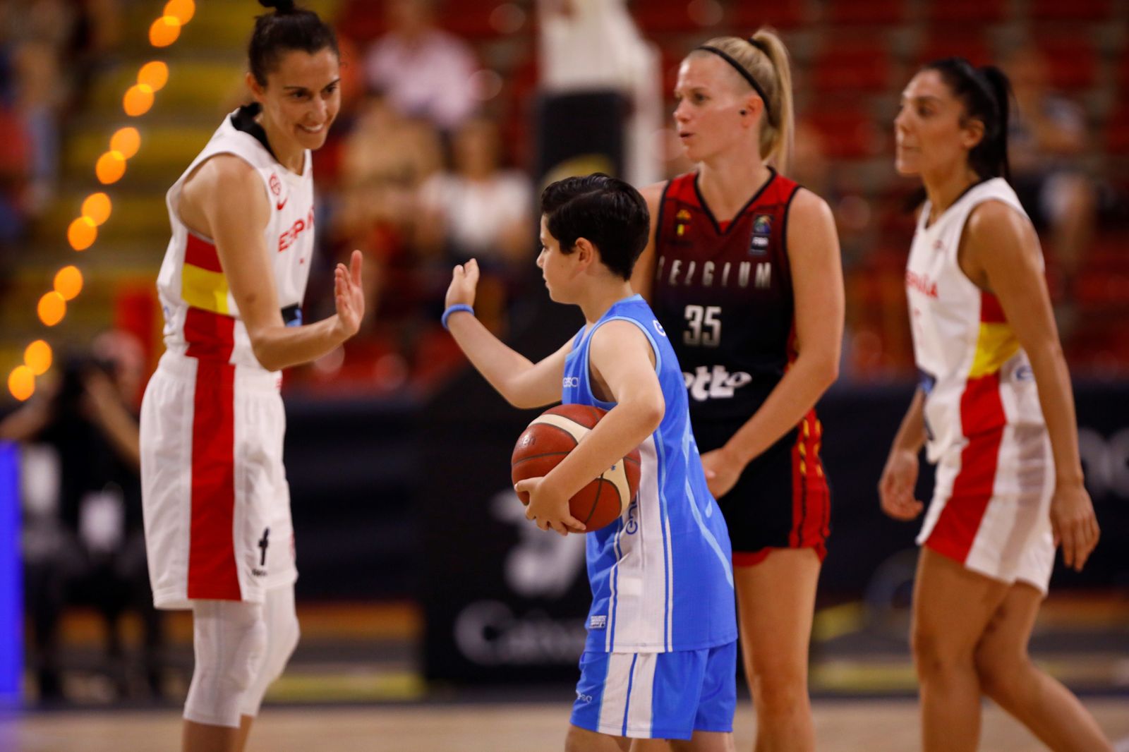 Las mejores fotos de la victoria de la selección española femenina de baloncesto ante Bélgica, en Córdoba