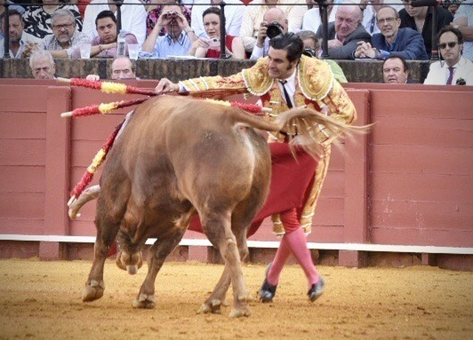 Morante no tuvo suerte en la última tarde de su temporada más notoria en Sevilla.