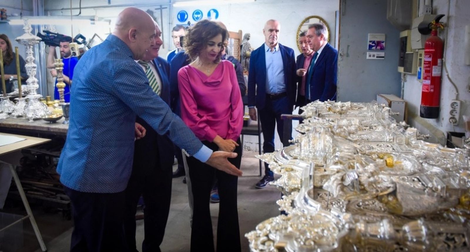 Francisco Carrera Iglesias, 'Paquili', y María Jesús Montero, en el taller de los Hermanos Delgado