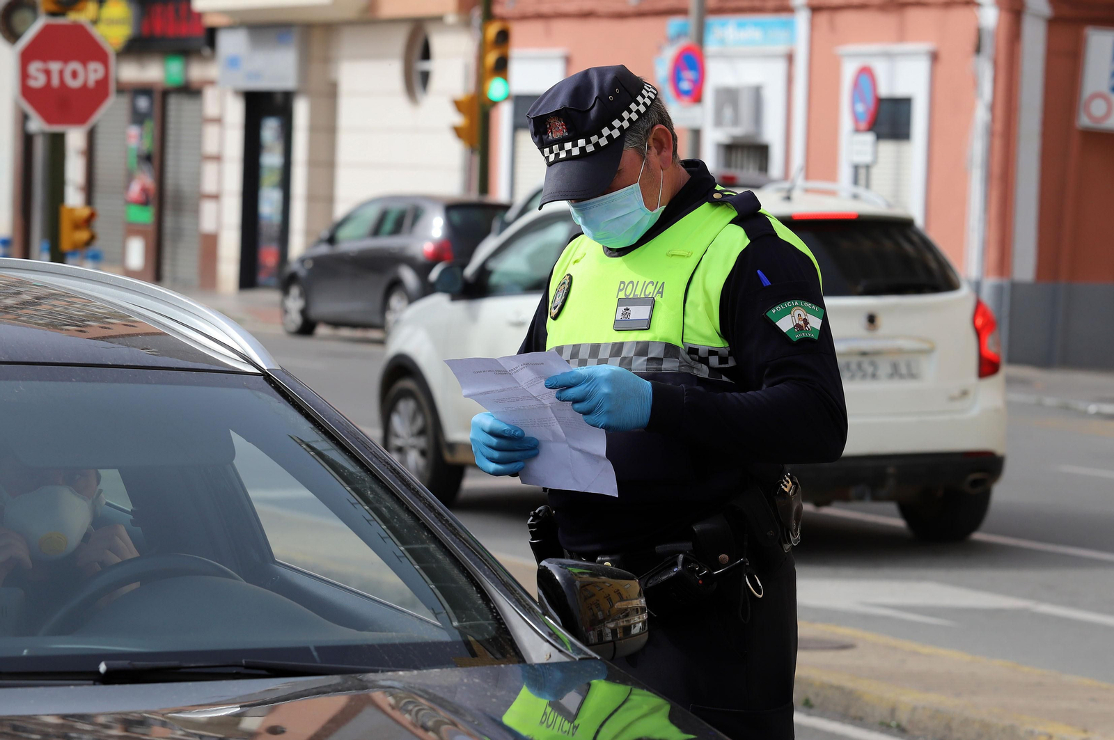 Imágenes de las actuaciones de la Policía Local de Huelva para combatir el coronavirus