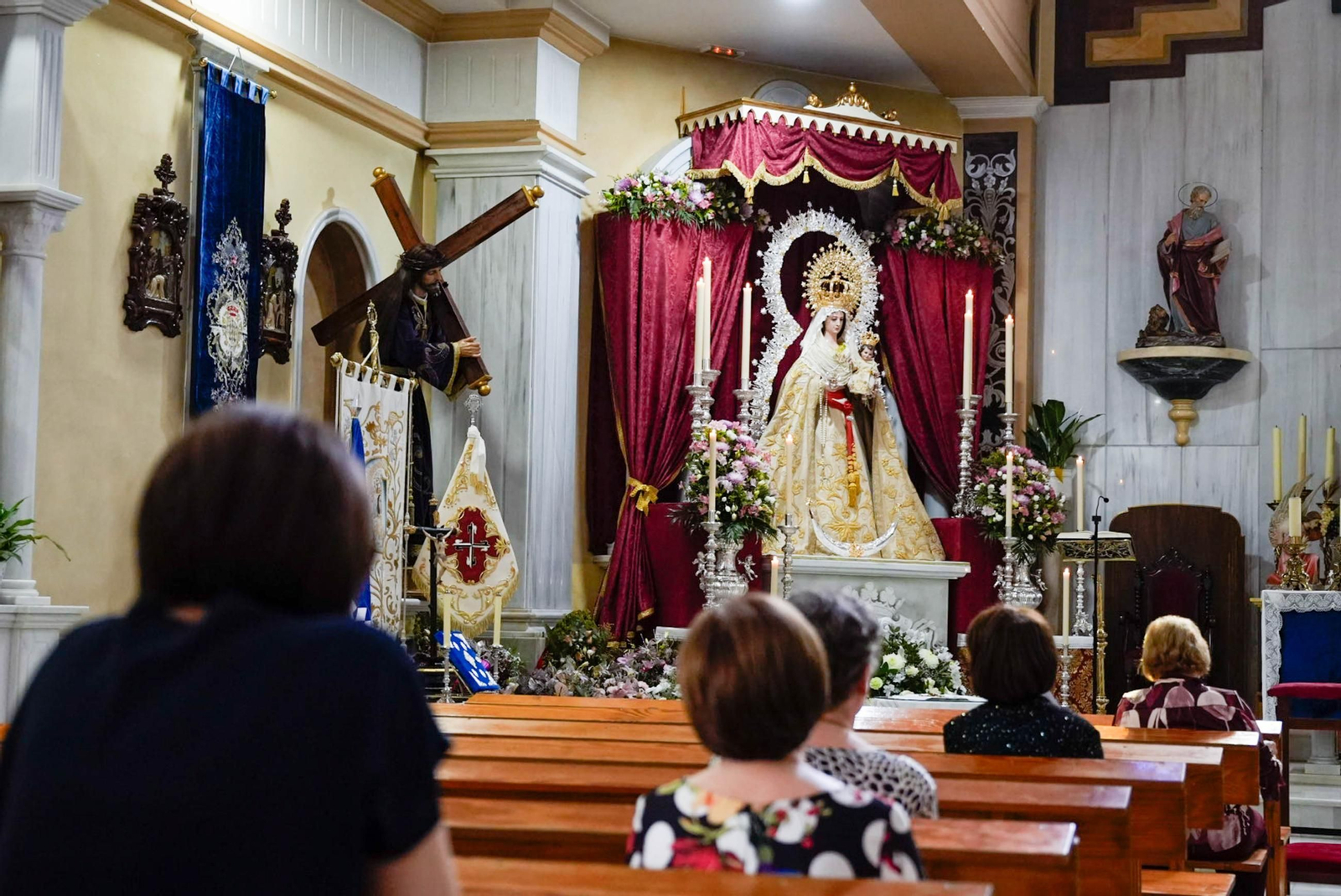 Las imágenes del la misa en Macael ofrecida por los niños y familias
