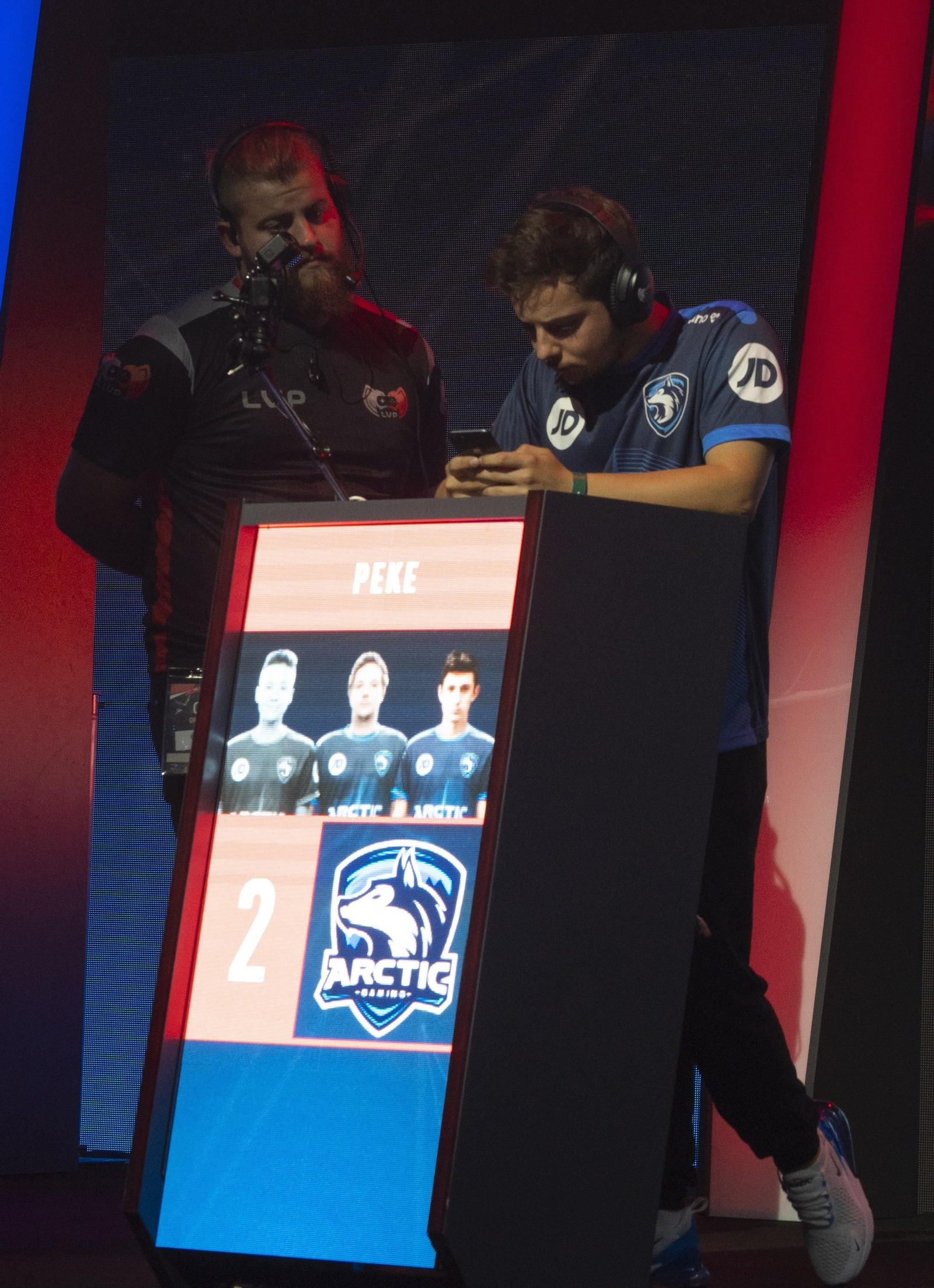 Un jugador de Arctic Gaming en plena partida de Crash Royale