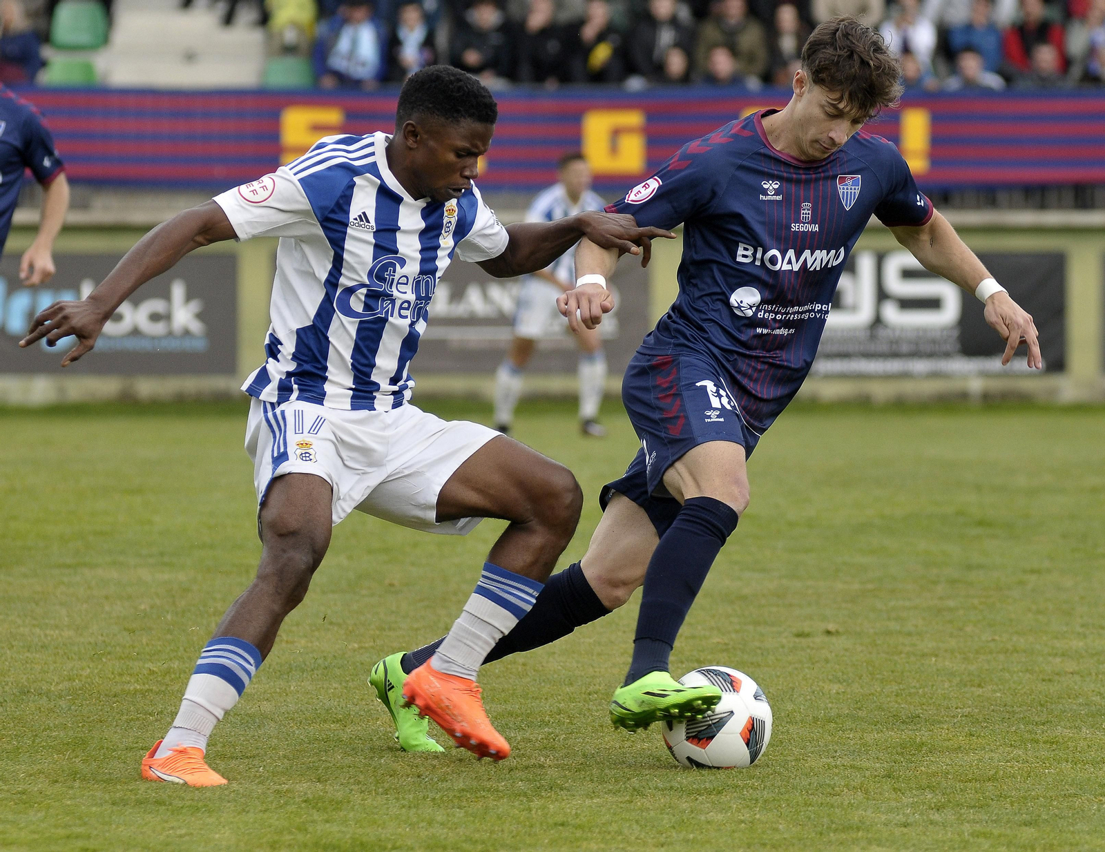 Imágenes del partido entre la Segoviana y el Recre en La Albuera