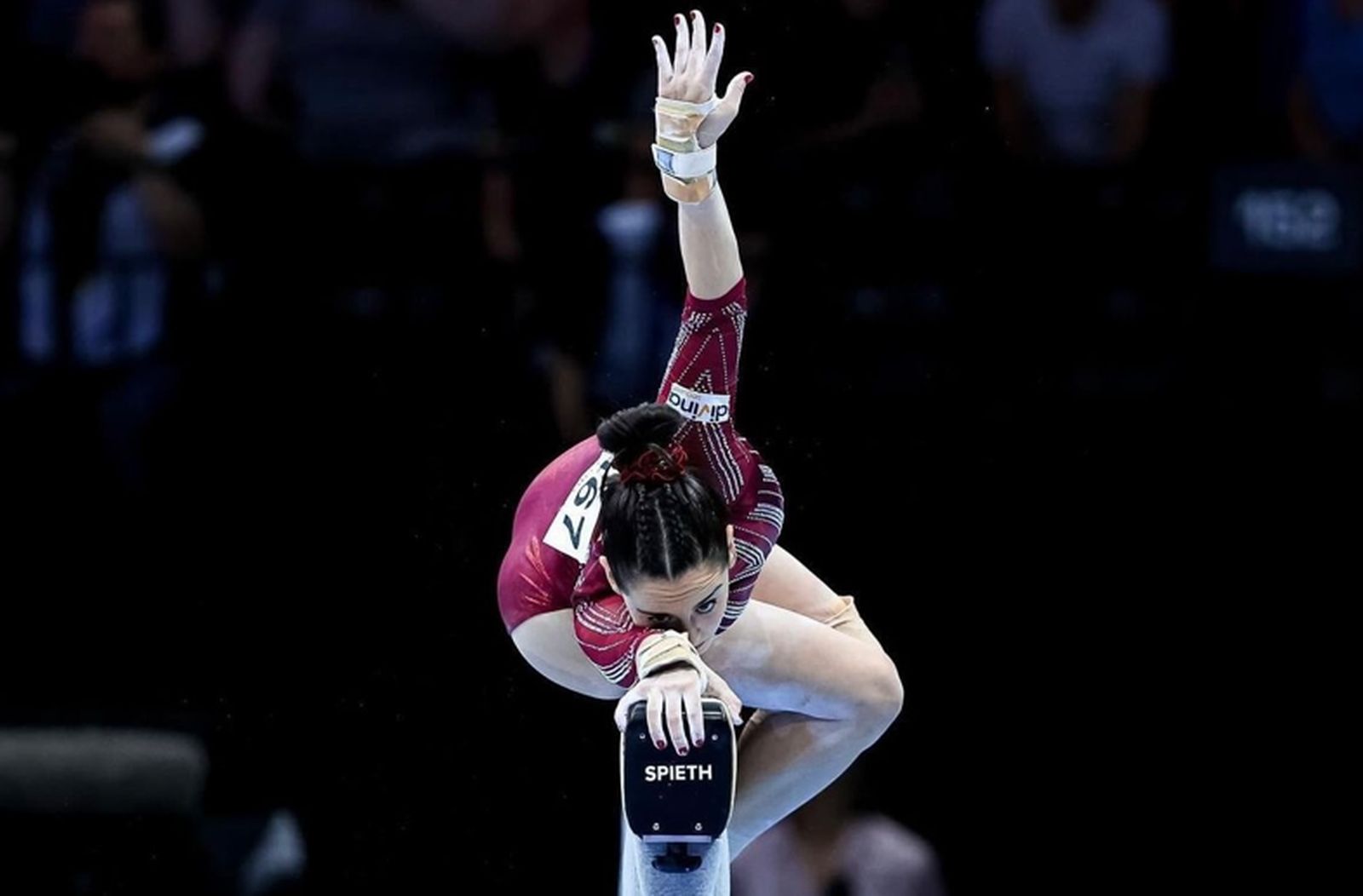 Ana Pérez, durante un ejercicio en la barra de equilibrio, aparato en el que logró su pasaporte a París.