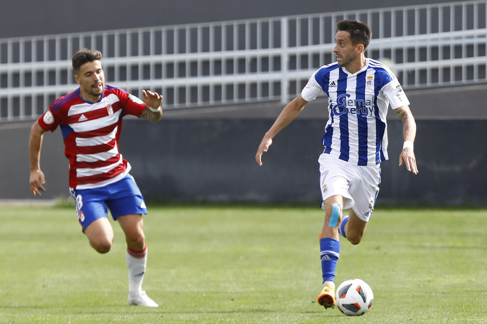 Martín Solar persigue a Iago Díaz en una acción en la Ciudad Deportiva.