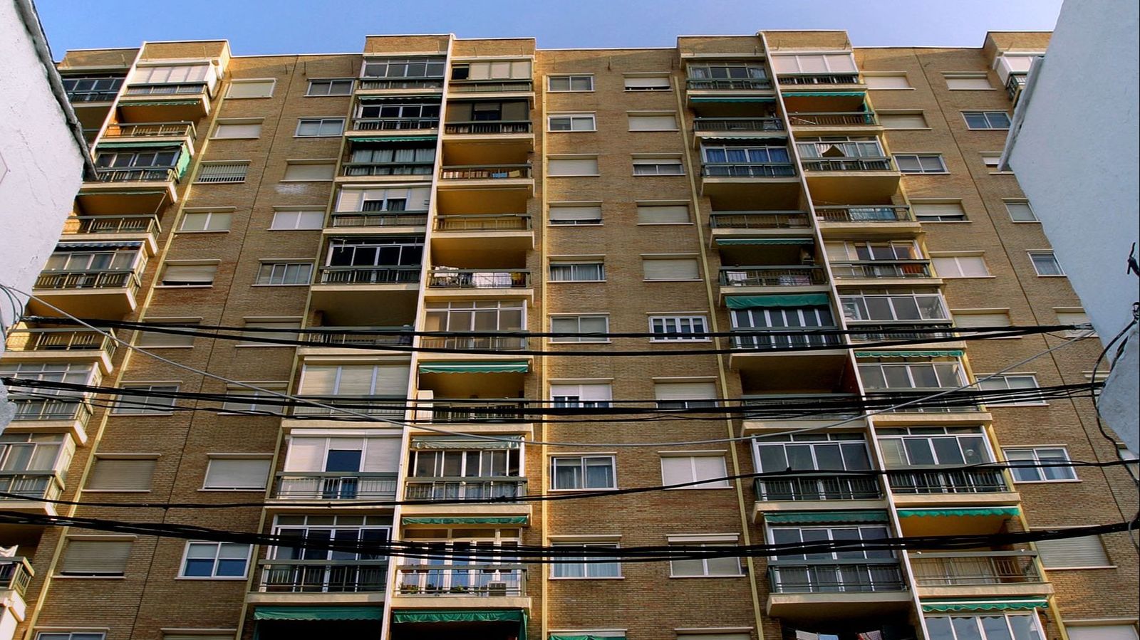 Imagen de archivo de un bloque de pisos.