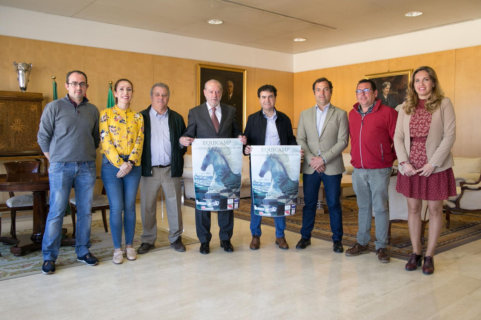 El presidente de la Diputación junto al alcalde de La Campana, ayer, en la presentación del concurso morfológico.