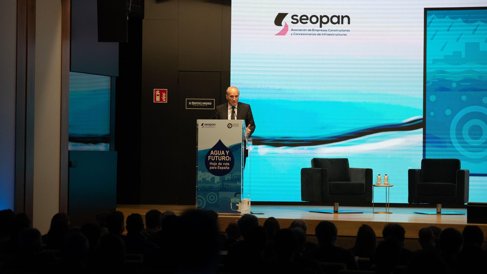 El presidente de Sepoan, Julián Núñez, en la presentación del informe.