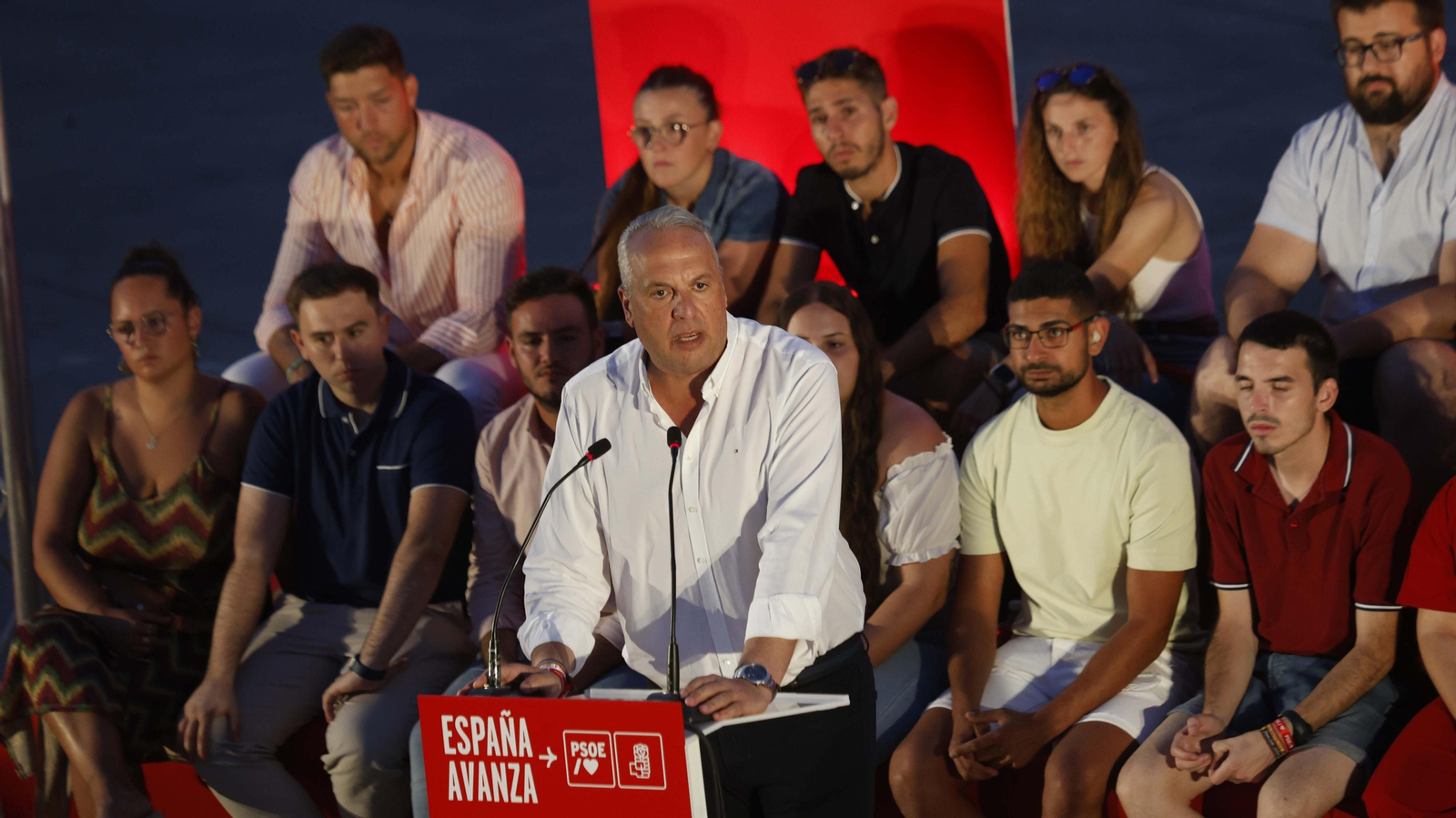 Las fotos del ministro Jose Manuel Albares durante el mitin en San Roque