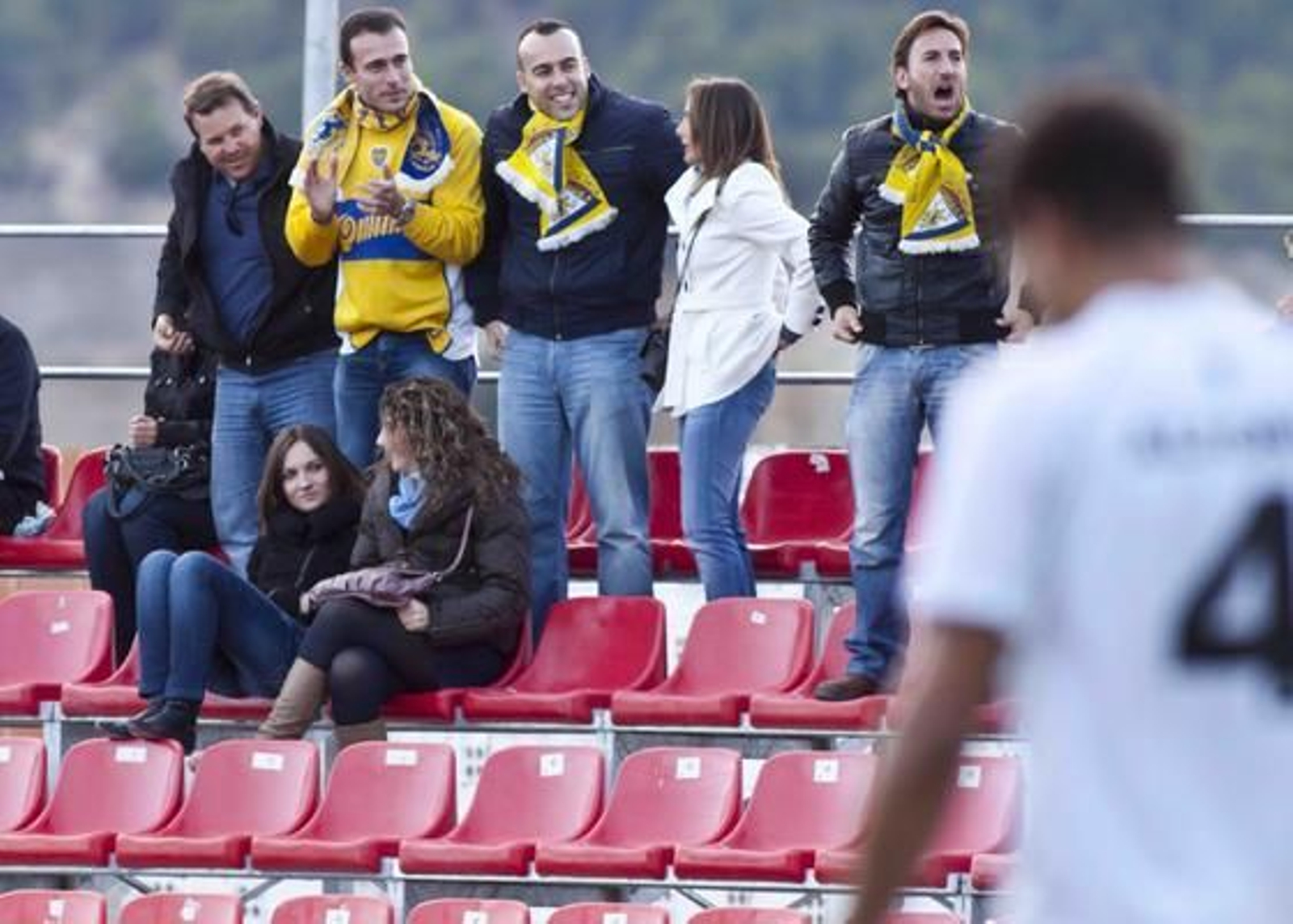 Un tanto de Pachón en el ´39 dio la victoria a los amarillos, que supieron mantener el marcador pese a las expulsiones de Aarón Bueno y Velasco 

Foto: Pascu Mendez/LOF