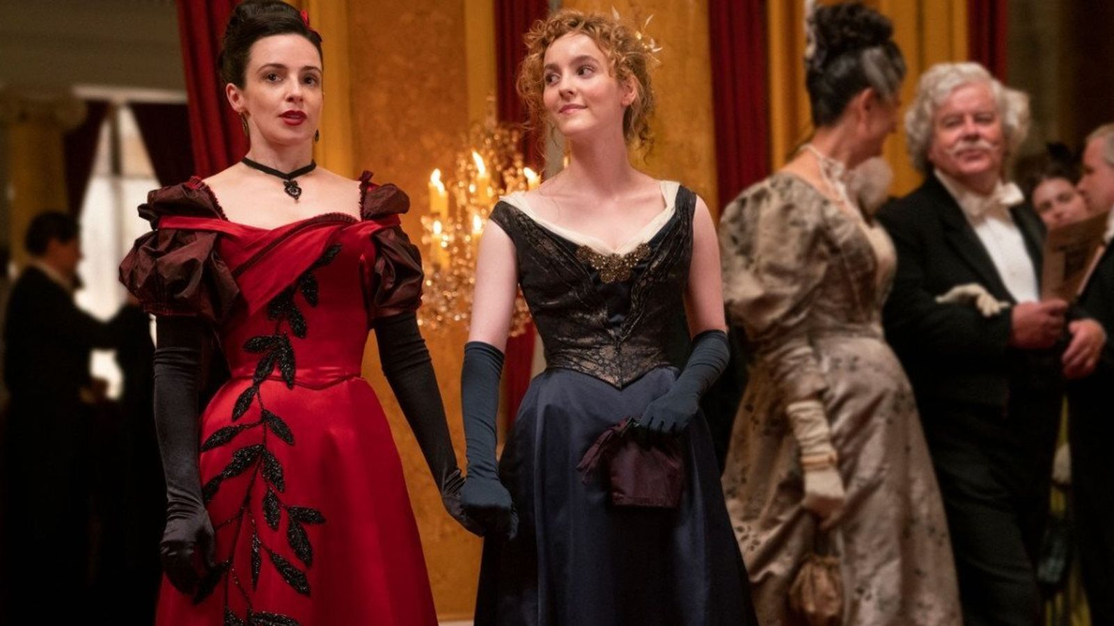 Las dos superheroínas protagonistas de ‘The Nevers’ en el Londres victoriano.