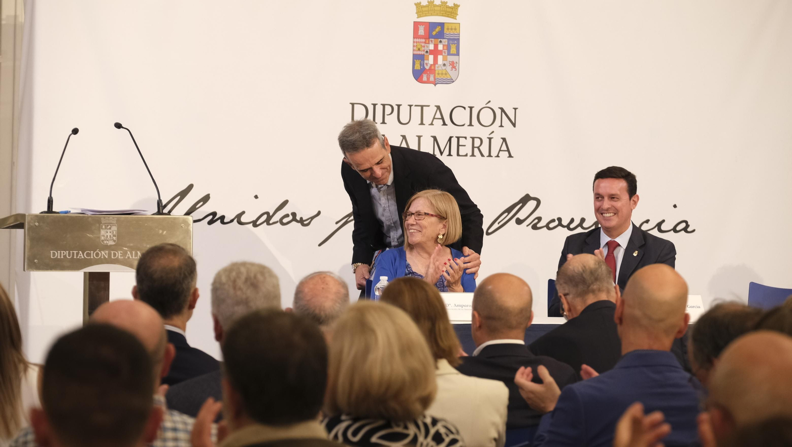 El Doctor Antonio Ríos presenta su libro 'Una Rodilla Feliz', en imágenes