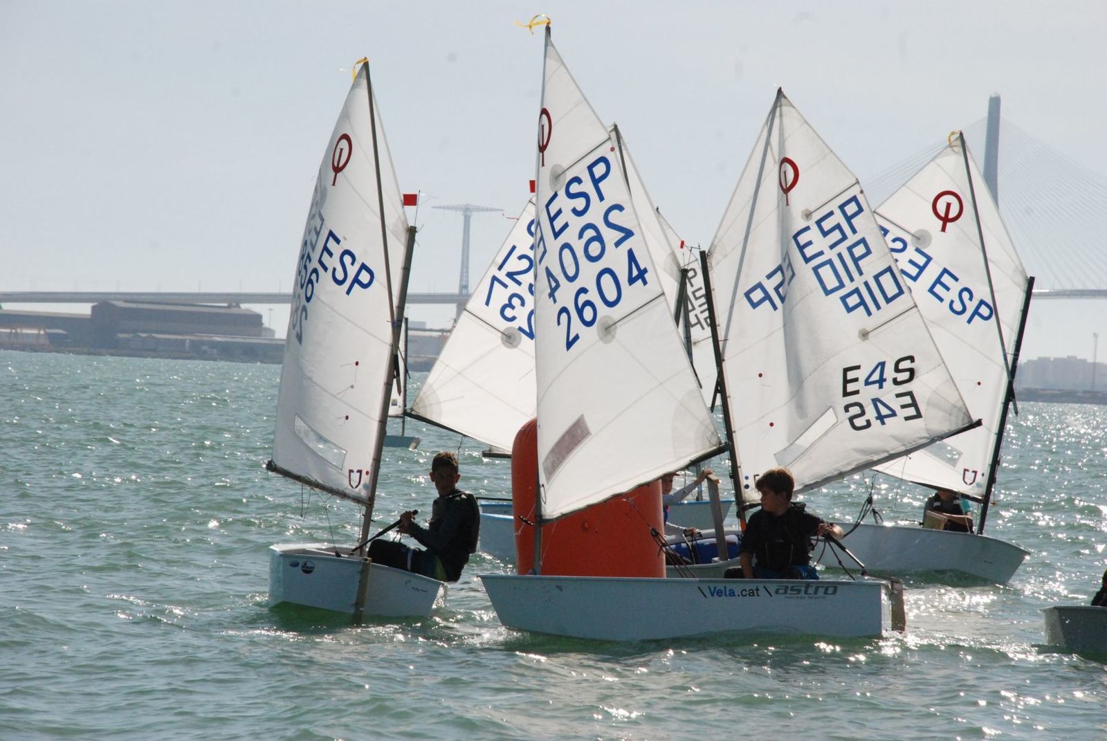 Imágenes de la primera jornada del III Trofeo de la Hispanidad de vela