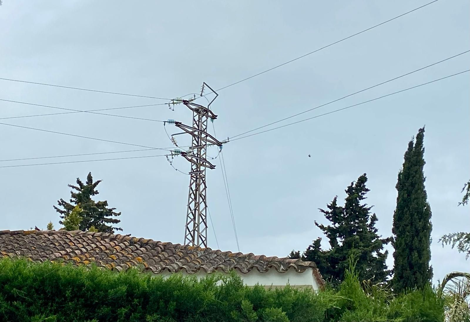 Una de las torretas eléctricas ubicadas en la Costa Oeste.