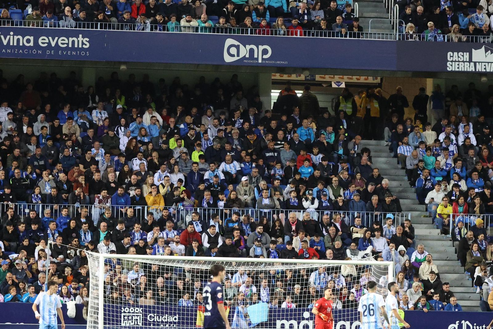 Búscate en las gradas en el Málaga-Deportivo