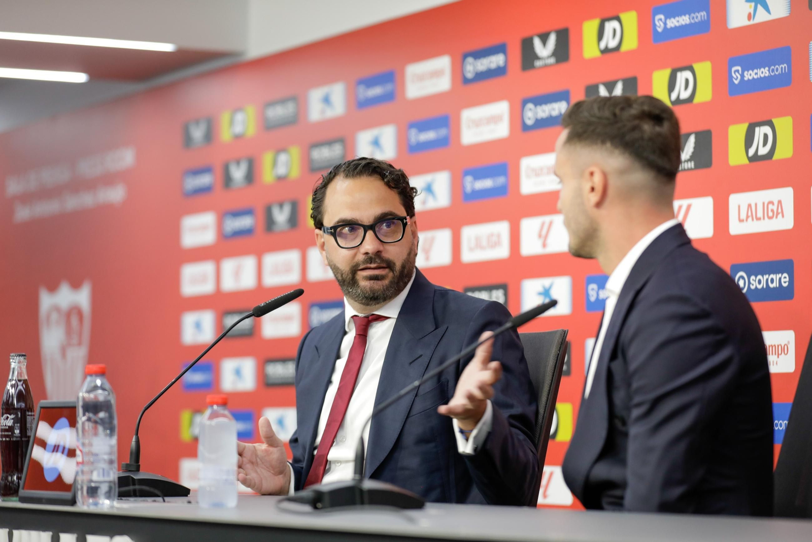 Las fotos del pobrísimo paso de Saúl Ñíguez por el Sevilla