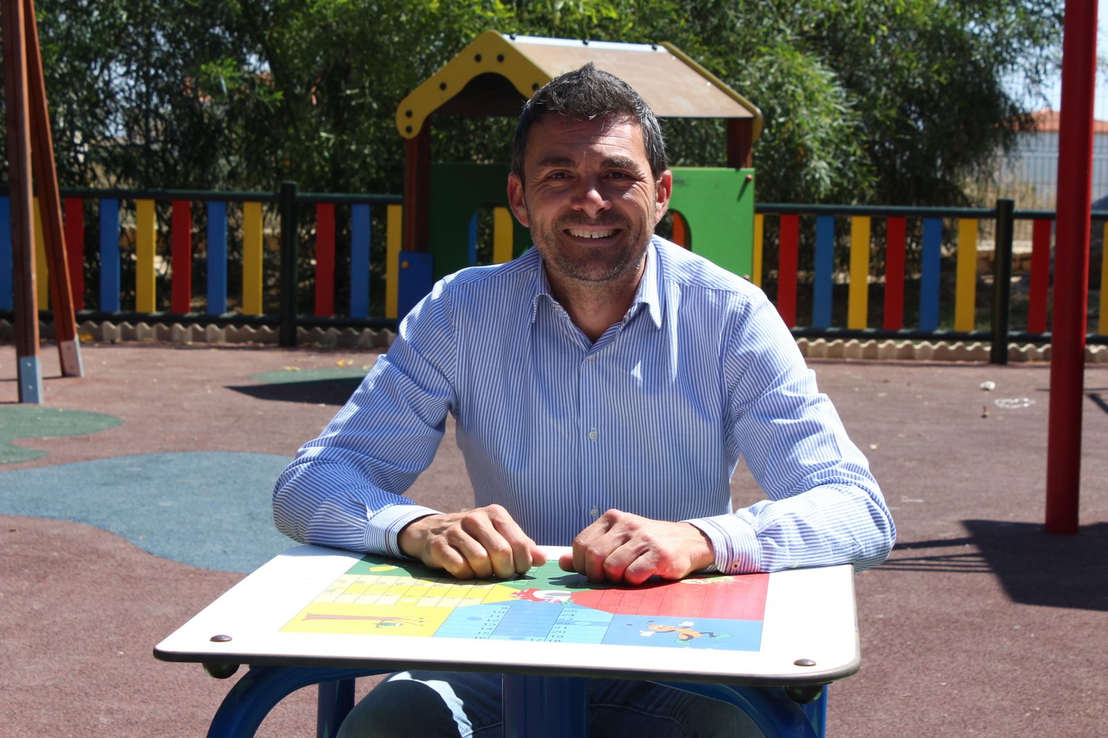 Fran Reyes en un parque de Los Gallardos.