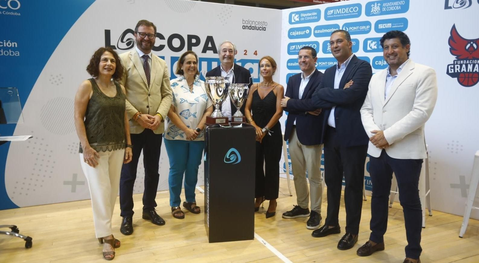 Las autoridades y organizadores, durante la presentación del evento.