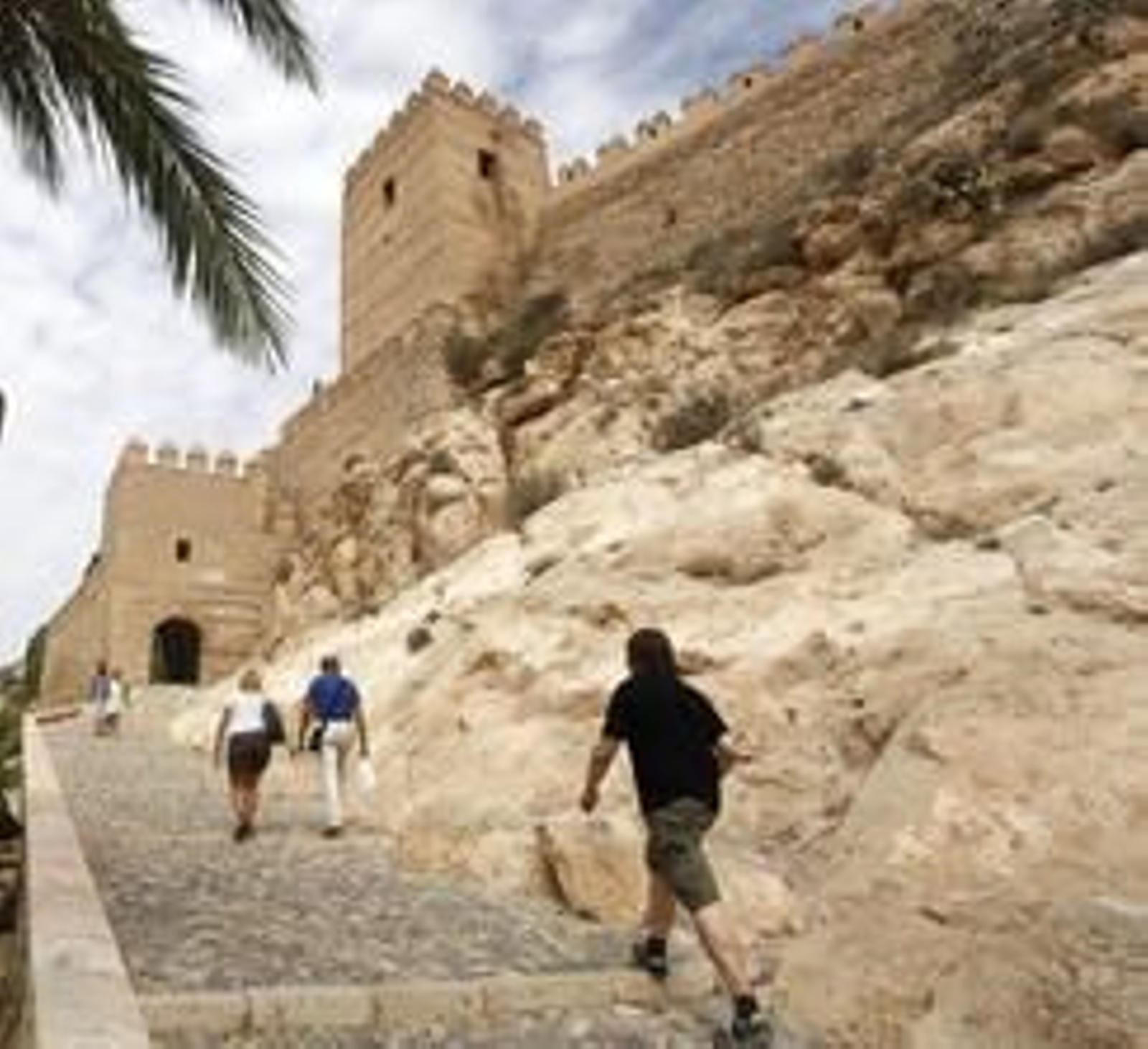 El Ayuntamiento ha invertido más de nueve millones de euros en mejorar el entorno de la Alcazaba