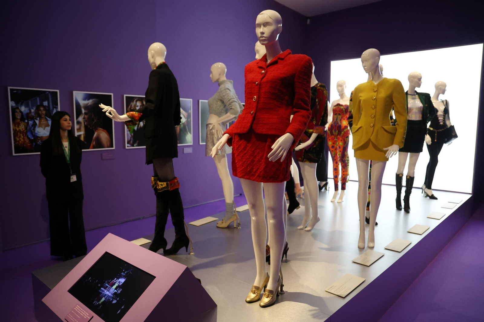 Todos los detalles de la exposición de Versace en Málaga, en imágenes