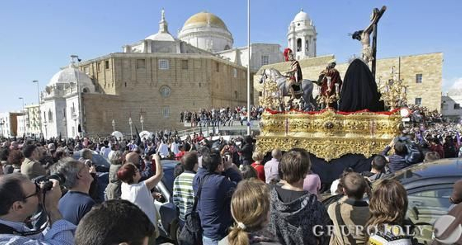 Real, Gremial, Nacional y Marianista Hermandad Sacramental del Santísimo Cristo de las Aguas, Nuestra Señora de la Luz y Asociación de Discípulos de San Juan Evangelista y María Stma. de Guadalupe.

Foto: Julio Gonzalez
