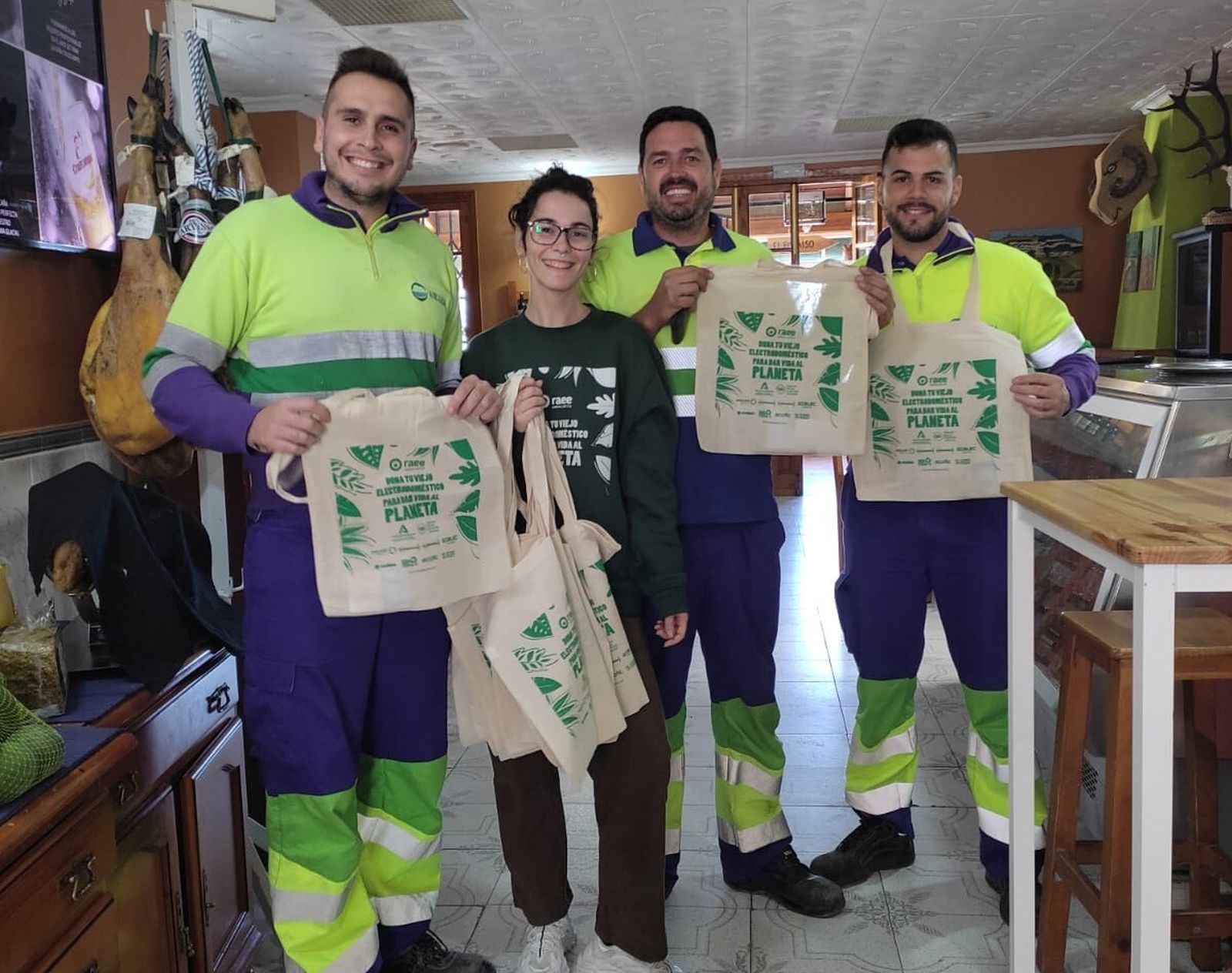 Varios informadores ambientales en Jimena de la Frontera, este sábado.