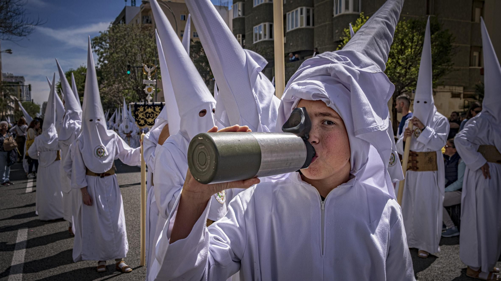 Imágenes de la salida del Despojado en la Semana Santa de Cádiz 2025