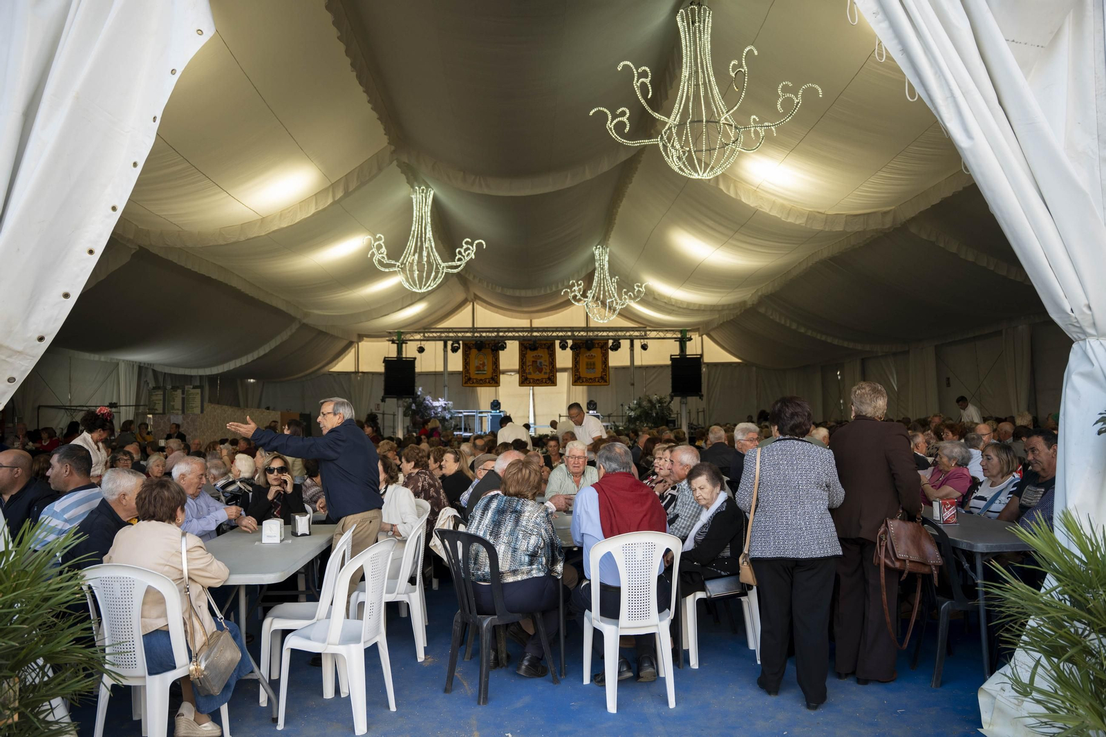 Las mejores imágenes de los churros con chocolate en la Feria de Albox