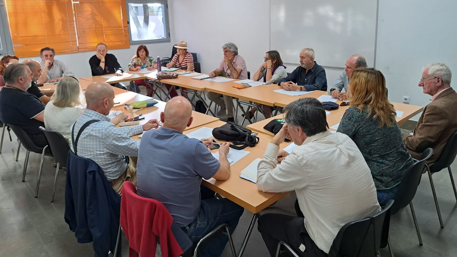 Otra imagen de la reunión de las doce asociaciones de vecinos.