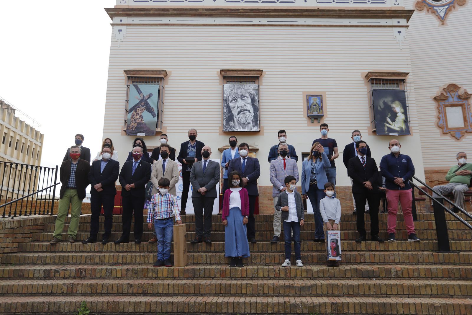 Entrega de los premios del certamen de arte 'Balcones Cofrades' y el concurso escolar de pasos y carteles de Semana Santa 'Ciudad de Huelva'