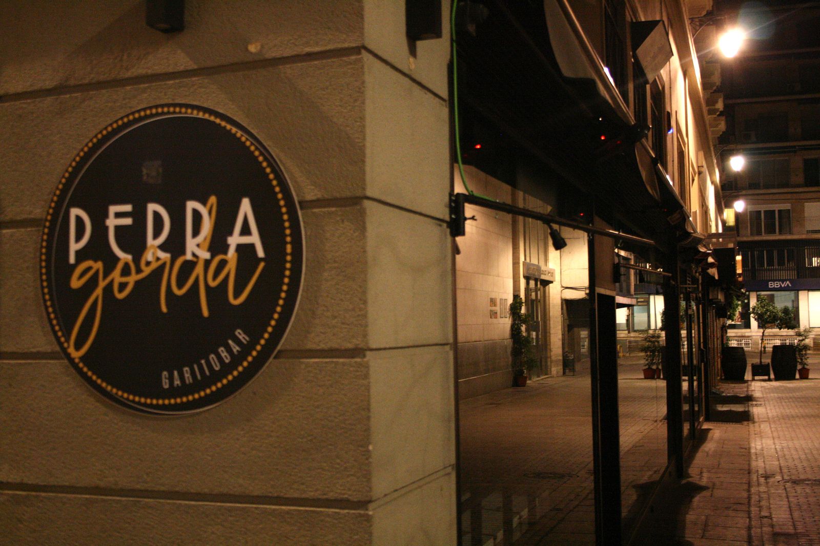 Las zona de fiesta de Granada por la noche durante el confinamiento por coronavirus