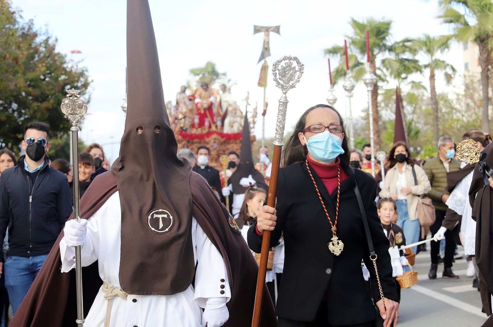 Imágenes de la procesión de La Sentencia por las calles de Huelva