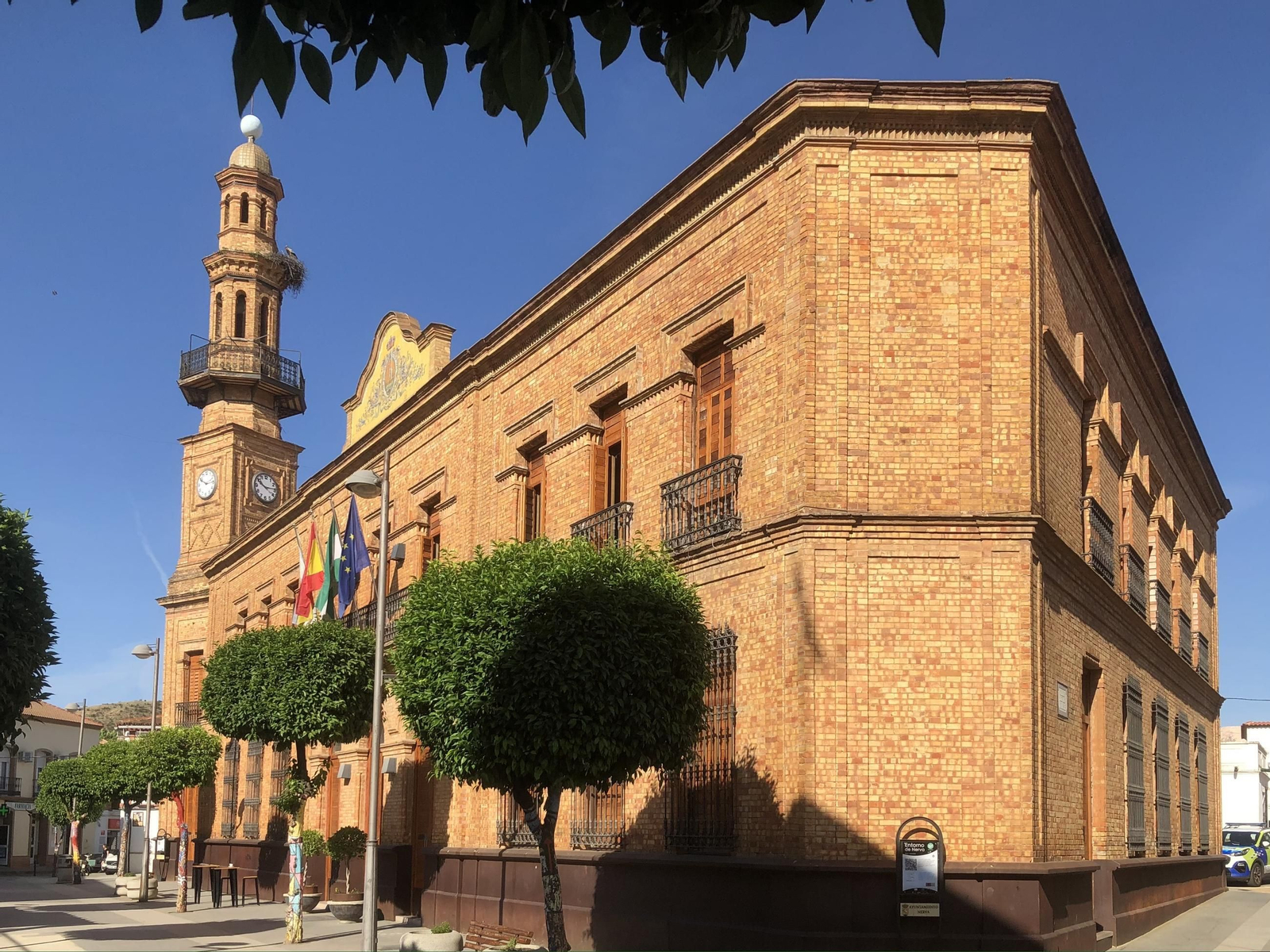 El ayuntamiento nervense y su icónica torre del reloj